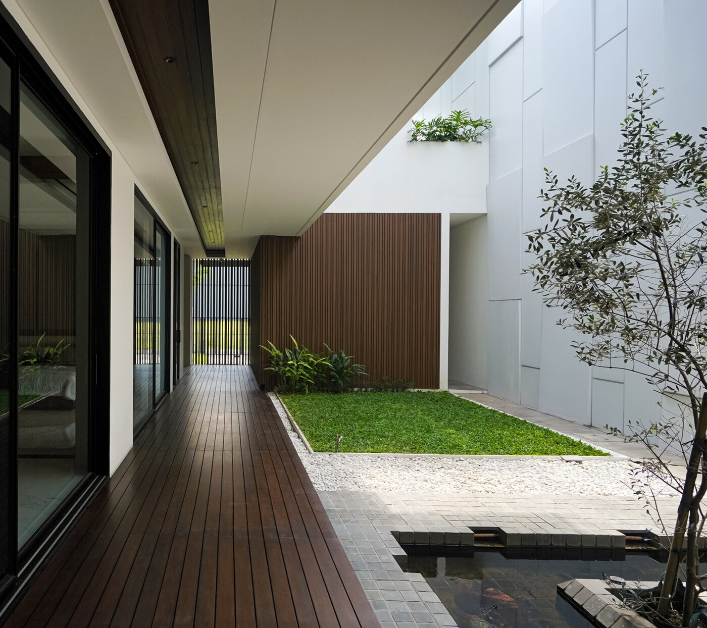 IC House — view 8